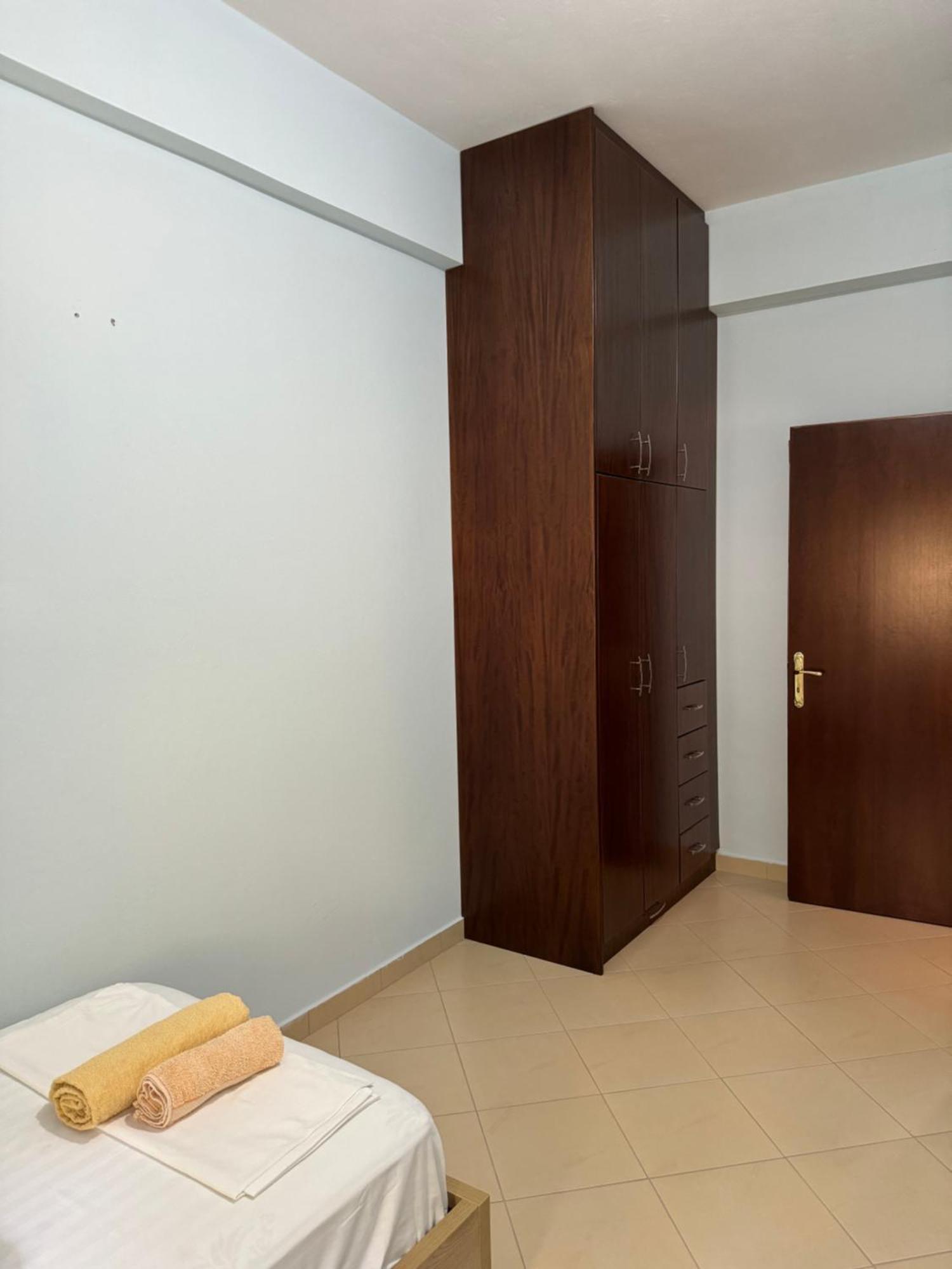 L.T. Apartment 5Th Street Sarande Ngoại thất bức ảnh